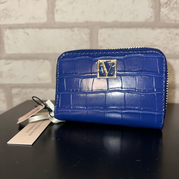 Victoria’s Secret Croc Embossed Blue Zip Wallet NWT - Picture 1 of 4